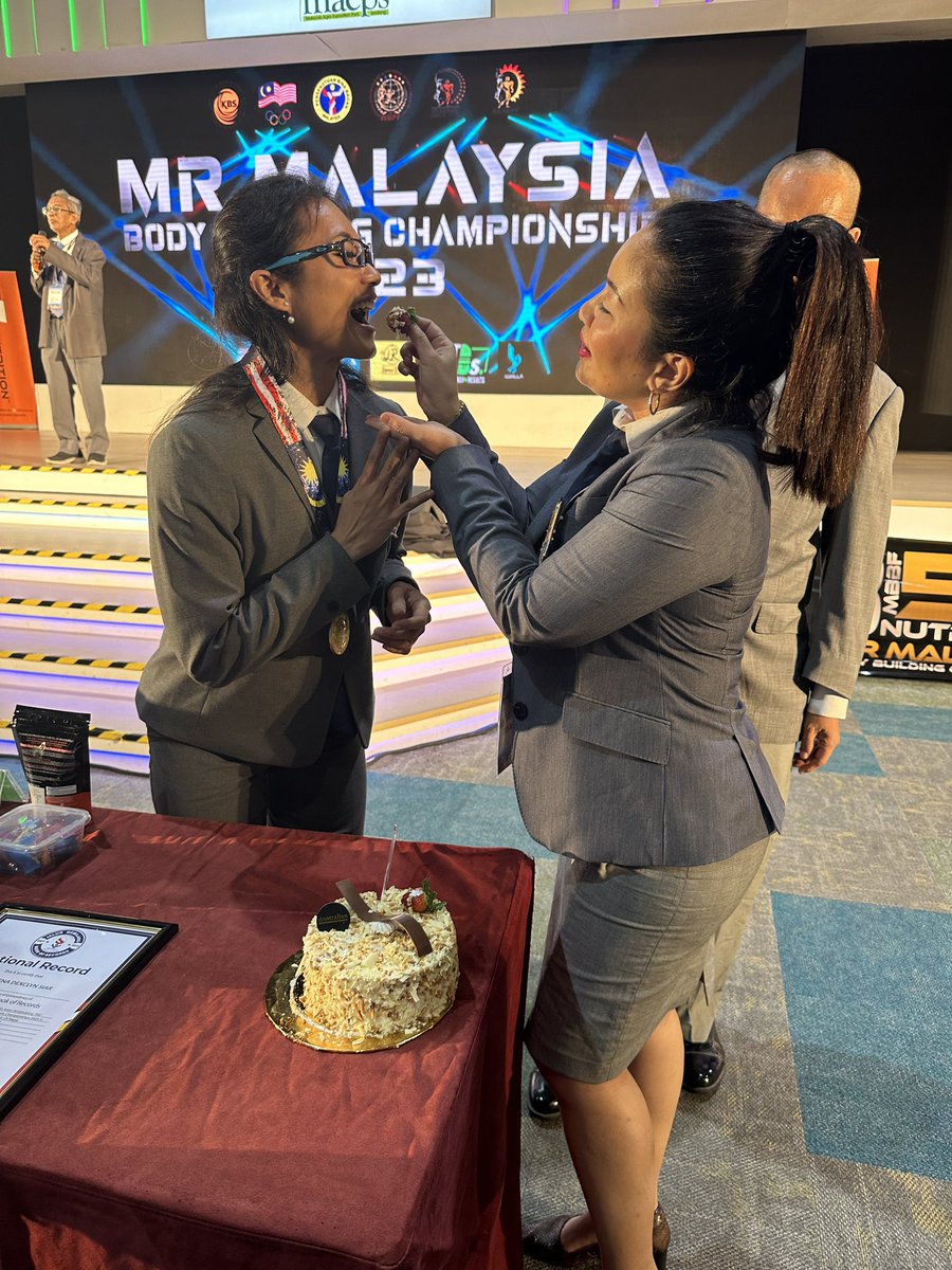 Lora_Dash's tweet photo. Proud to be assigned as Marshall for Mr Malaysia 2023 Championship ! 

Thank you MBBF appointed me ! 

#mrmalaysia2023 
#maeps
#bodybuildingmalaysia 
#binabadanmalaysia 
#mbbf https://t.co/Tdy6xmidvj