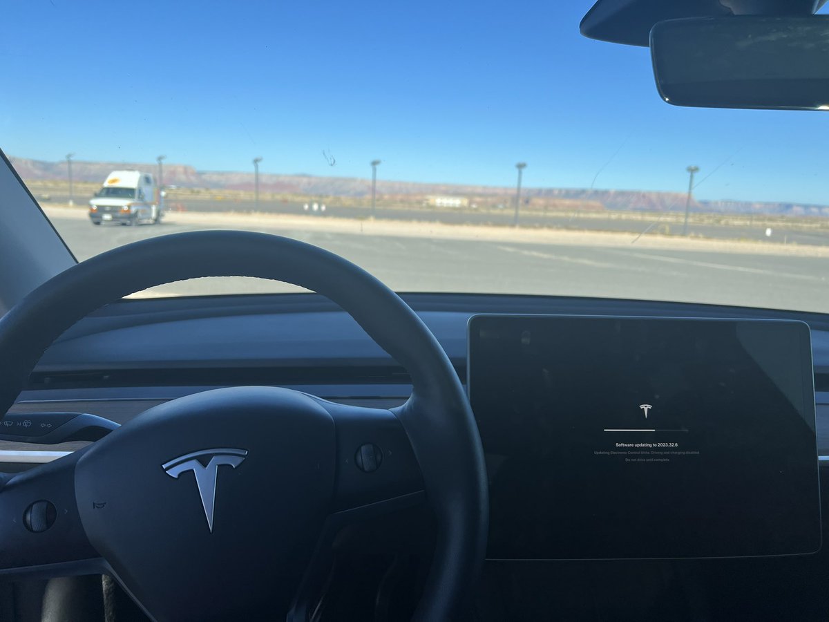 Stucked in the middle of the desert because my car “decided “to update his software 😂🤷🏻‍♂️ #TeslaFail