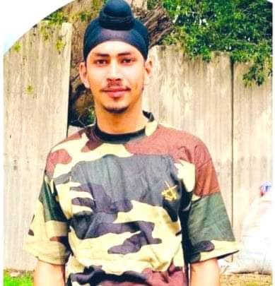 पंजाब के अग्निवीर शहीद अमृतपाल सिंह के पार्थिव शरीर को न तो सैन्य-सम्मान मिला न राजकीय-सम्मान। ये एक त्रुटिपूर्ण सैन्य-भर्ती का दुष्परिणाम है। सैनिकों को उनका यथोचित सम्मान हर दशा-अवस्था में मिलना ही चाहिए। हम इस शहादत को शत-शत नमन करते हैं।

हम अग्निवीर योजना के अपने विरोध को
