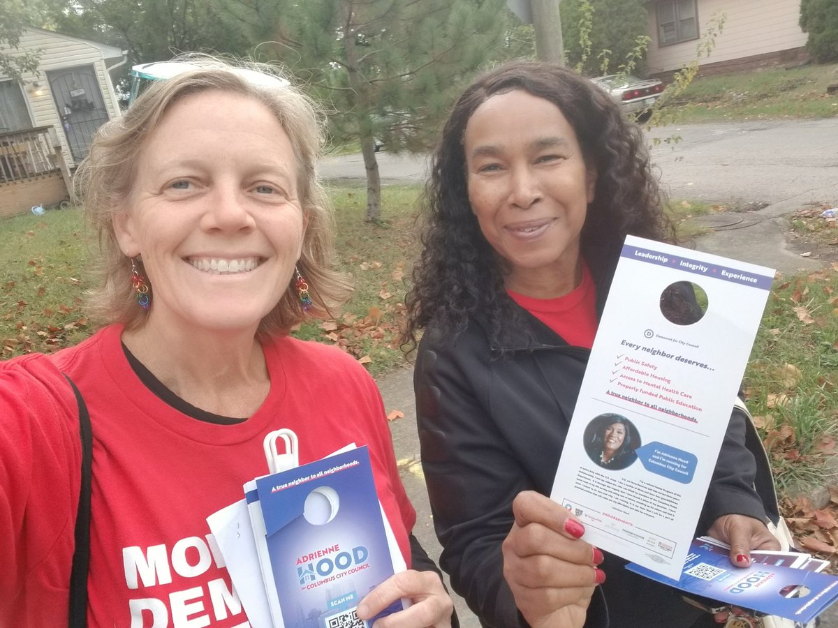 Always a GREAT day with @Driven4Justice - even better when we knock doors for EveryTown ENDORSED #GunSenseCandidate @truetou1 Adrienne Hood for Columbus City Council! Great conversations today!
#MomsAreEverywhere
#WeekendsOfAction