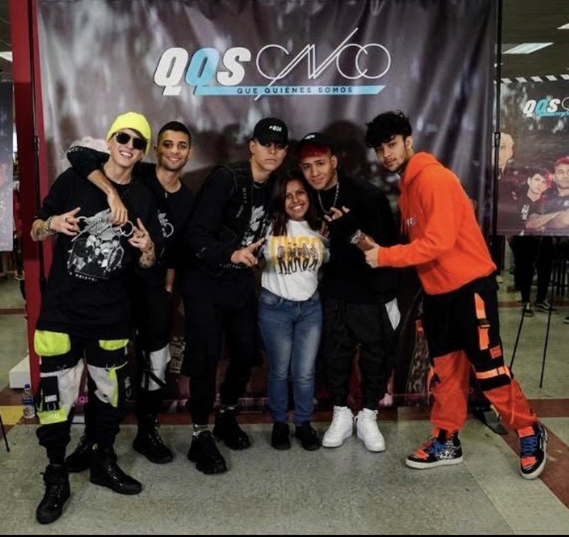 Melly_1218's tweet photo. @christophervele La única foto que tengo con ustedes no alcancé a comprar entrada para el meet y greet del concierto de junio #4ever https://t.co/1fnRVaBkGZ