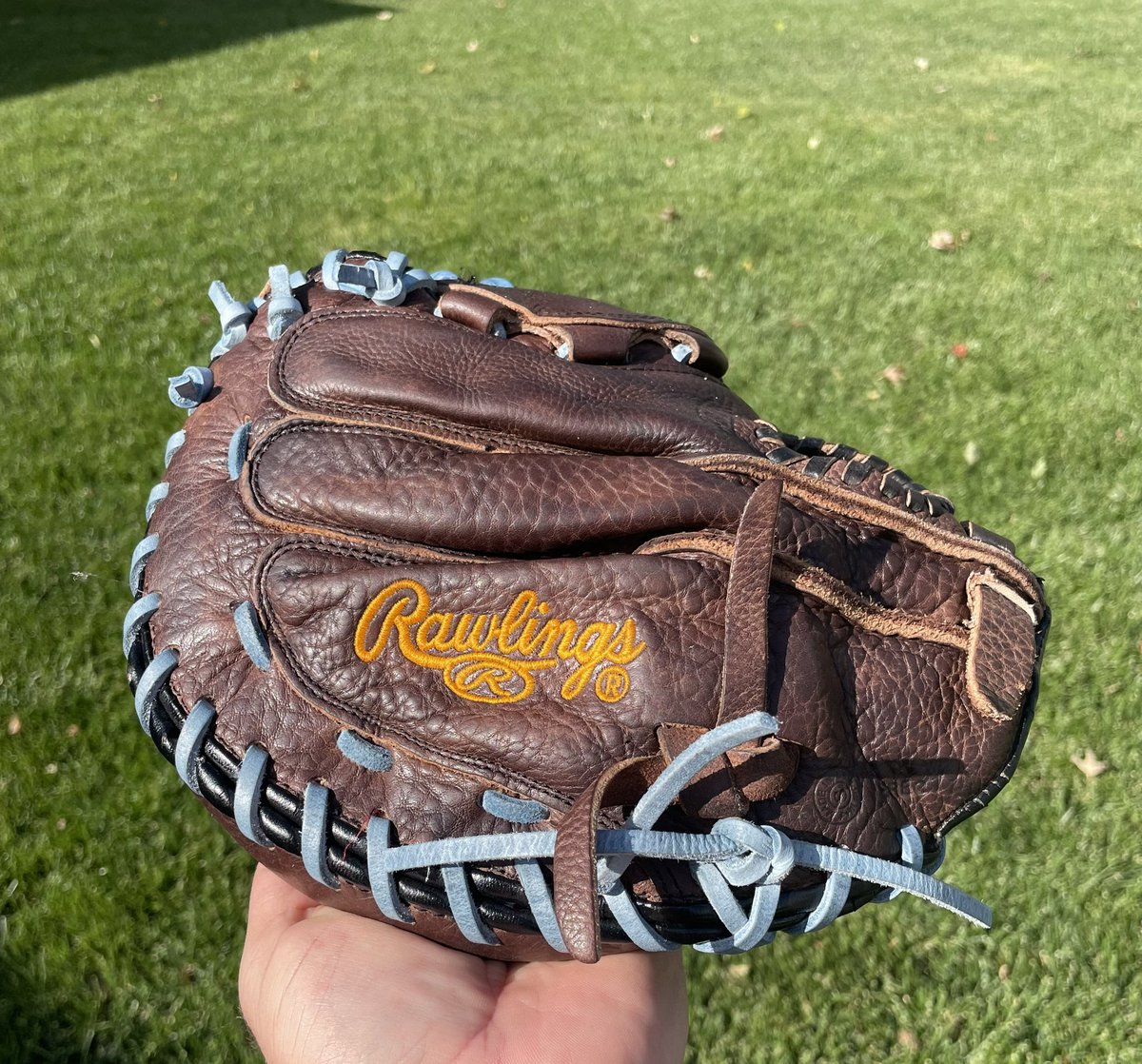 MWGloveWorks's tweet photo. Complete relace, clean and condition of this @Rawlings Renegade catchers mitt for Easton Rieger of the Wichita Brewers. Lace from @buyfastpitchgloves, cleaned and conditioned using @ballplayersbalm. #gLOVE #Relacedontreplace #Rawlings #HOH #propreferred https://t.co/JAFnjDX9wn