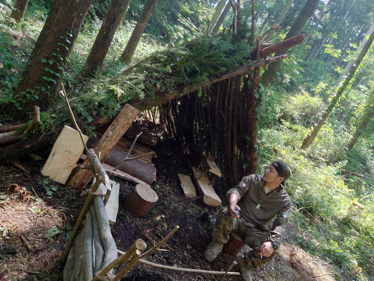 nasu_itamuro's tweet photo. 🍀軍幕祭り2023「ITAMUROの陣」🍀

ブッシュクラフトに最適なオリジナル軍幕やギアを製作している「GrizzlyWorks」プレゼンツの軍幕祭り‼️
ソロキャンプの聖地を展開中の「那須高原ITAMUROキャンプ場」にて開催決定‼️
※お申込み方法は本文最後にございます

軍幕初心者からガッツリの経験者、興味がある方まで、どなたでもお楽しみいただけるイベントです

色々な軍幕を見てみたい‼️
軍幕を使った様々なキャンプスタイルを見てみたい‼️
軍幕に興味はあるけど中々手が出ない…
ブッシュクラフトやキャンプに興味はあるけれど難しそう…

そんな皆様が楽しめる内容満載☺️

・世界各国の軍幕が見られる
・多種多様な軍幕の設営方法が見られる
・ディープな軍幕の話しや交流が出来る
・ブッシュクラフトをガッツリ楽しめる
そんな軍幕ファンはもちろん…

・軍幕の種類や設営方法を知りたい
・軍幕の楽しみ方を知りたい
・ブッシュクラフトを体験してみたい
・軍幕ファンの強者の皆様と交流したい
そんな軍幕にご興味がある方まで…

とにかく軍幕に特化した初のイベント‼️

もちろん、オリジナルの軍幕やタープ、ブッシュクラフトに最適なギアやミリタリーボックスなどの販売もございます

更には、夜のお時間にはみんなで集まってワイワイと宴が☺️
ラーメンや豚汁、焼鳥などの販売を行いますので、焚火を囲みながら軍幕やブッシュクラフト談義に花を咲かせましょう
森の中にBARも開店!!30種類以上のウイスキーをご用意、ロックや水割りをお楽しみいただけます😆
しかも、通常ではディオやグループNGの完全ソロキャンプを楽しむソロキャンプの聖地エリアにて宴が出来るのは貸切ならでは

そして、軍幕の強者たちを一同に会し、初心者やご興味ある方などの質問などにもお答え出来るような展示実演もあります‼️
なんと現在11名の強者&8か国の展示が確定、当日までにまだまだ増える予定です
そして、数枚使って設営することも出来る軍幕設営講座やブッシュクラフト体験講座、直火講習会…など各種講習会も開催予定☺️

こんなイベント他にはありません‼️
ぜひともご参加くださいませ🙇‍♂️

なお、合わせて出店メーカー様、ガレージブランド様など大募集中です‼️
お問い合わせ頂けましたら幸いです🙇‍♂️

以下、開催要項となります
皆々様のお申込み、心よりお待ちいたしております☺️

日時　2023年11月18日（土）～19日（日）
場所　那須高原ITAMUROキャンプ場
　　　（栃木県那須塩原市板室）
費用　1名2,000円（1泊、施設使用料）※小学生以下無料

申込　1．参加者代表者氏名
　　　2．参加人数（大人、小学生以下に分けて）
　　　3．携帯電話番号

上記ご記入の上、以下の連絡先のいずれかにDM等にてご連絡ください
X「GrizzlyWorks/和Camp」（@WorksGrizzly）
X「リターンな日々」（@nasu_itamuro）
那須高原ITAMUROキャンプ場公式LINE（https://t.co/jsqQ3rhOT1）

主催　GrizzlyWorks、那須高原ITAMUROキャンプ場
協力　我流遊人（@campyou88）