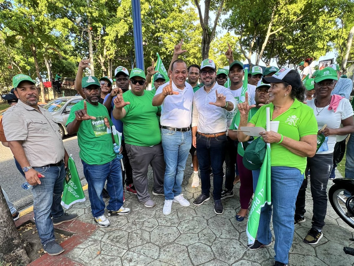 emilrgg's tweet photo. Con unidad y compromiso, somos la 𝗙𝗨𝗘𝗥𝗭𝗔 que impulsa el cambio hacia un futuro más 𝗕𝗥𝗜𝗟𝗟𝗔𝗡𝗧𝗘 para nuestra sociedad. 🫱🏻💚💚💚
🫱🏻🇩🇴 #ToqueDeBanderas #C2DN #FuerzaDelPueblo
#EmilGonzález #Regidor2024 #AMilConEmil #SiempreContigo https://t.co/NH0Ja7TtgE