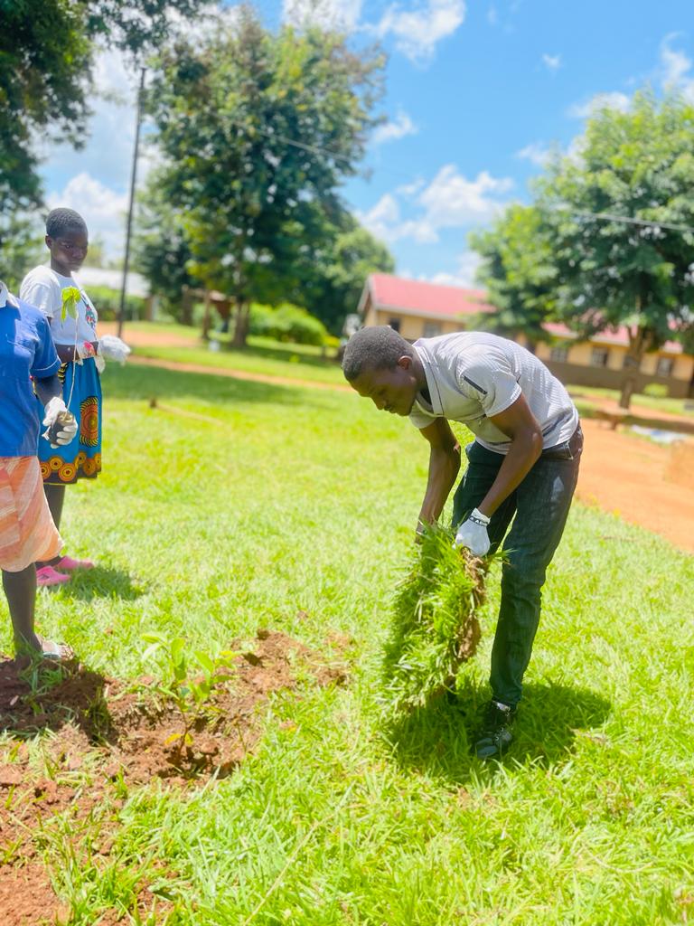 XAYON20's tweet photo. Reducing plastic consumption improves recycling practices, fosters #innovation and raises public awareness, we can combat this global crisis and protect our planet for future generations.#ClimateAction .It is crucial to have a healthier environment. @TEACH4UG @TeachForAll https://t.co/yWIbyghzRl