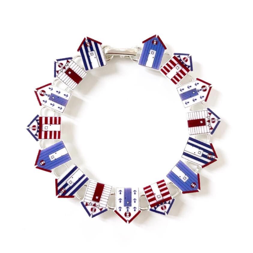 A bracelet of beach huts 💙 #shopindie #UKGiftHour #beachvibes oyptjewellery.etsy.com