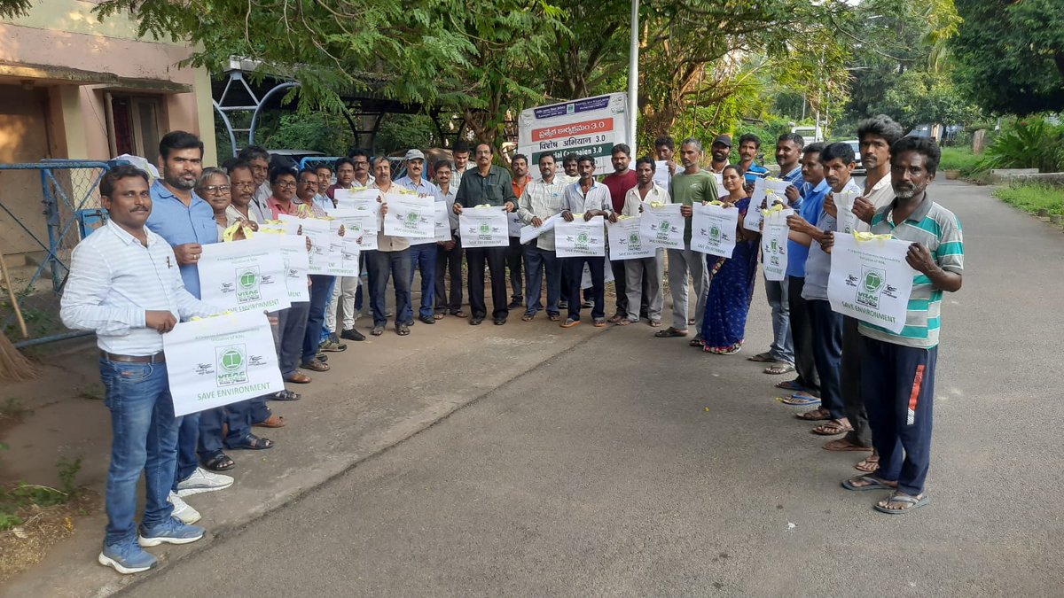 RINL_VSP's tweet photo. ๐ #RINL is proud to stand with #SafaiMitra in our commitment to a cleaner, greener future and reducing our carbon footprint & supporting eco-friendly practices. ๐ฑ#CleanRINL @JM_Scindia @fskulaste @SteelMinIndia @DARPG_GoI @PibSteel @PIB_India @PMOIndia #SpeacialCampaign3.0 https://t.co/XHWHEUGDU4