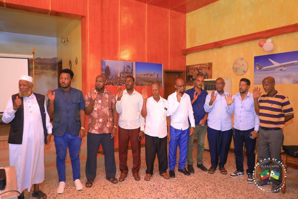 BerhanuTsegaye's tweet photo. Yaa'ii waliigalaa  Waldaa Misooma Oromiyaa (WMO) damee  Jibuutitti   argamu  Onkolooleessa  13,2023   bakka  Daareektara  olaanaa Waldaa  WMO  Obbo Dajanee Itichaa,  miseensoota fi deeggeertoonni  WMO  argamanitti  Koree Mana Maree waggottan dhufaniif gaggeessan filachuun  isaa  ni yaadatama.
Kana irratti hundaa’u dhaan Onkolooleessa 13,2023 Koreen Mana Maree filatame leenjii fudhachudhaan  Koree Hojii Raawwachiftuu fi  Koree Odiitii filachuu danda’eera.
Kanaafu Hawaasni  Oromoo  ,miseensooni fi deeggeertoonni  Waldaa Misooma  Oromiyaa  fi lammileen Itiyoophiyaa fi dhalattooni Itiyoophiyaa  Jibuutii  jiraattan huundi keessan koreewwaan filataman kanaaf  deeggarsa akka  gootan  kabajaan isin gaafadha.