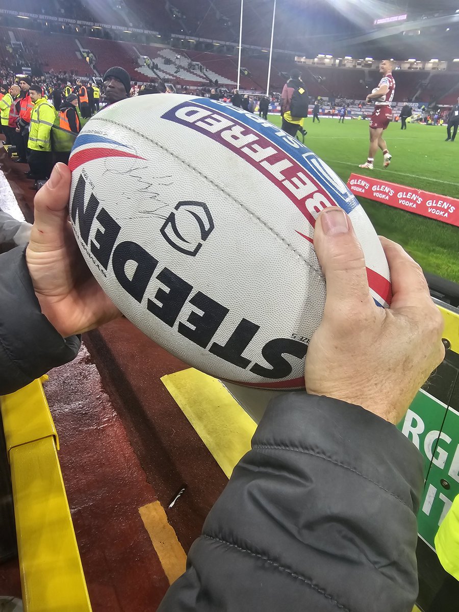 hazey5's tweet photo. What a grand final and how lucky my dad caught ball @samtomkins1 kicked out. Thank you @WiganWarriorsRL players isa and Marshall for signing it to help me with my fundraising for mnd currently at £100 raised so far if anyone wants to help fundraise for mnd please message me :) https://t.co/n13XbNQs27