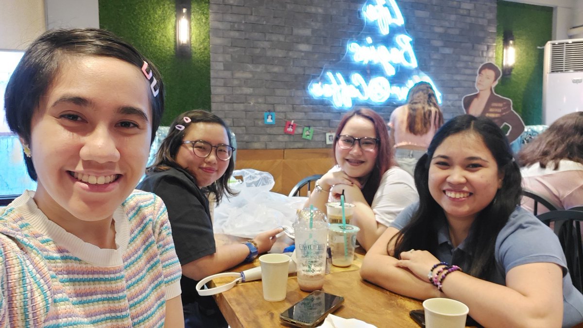 byeolnimpyo's tweet photo. so glad I got to spend donghae day with you, ladies!! 💙🩵💞  couldn't have asked for better companions 💖

@kyuhyukki @iamCHARRRmed @Hyukrabbit @superjunioryeo

#colormedonghae
#happydonghaeday https://t.co/XXyviiiT72