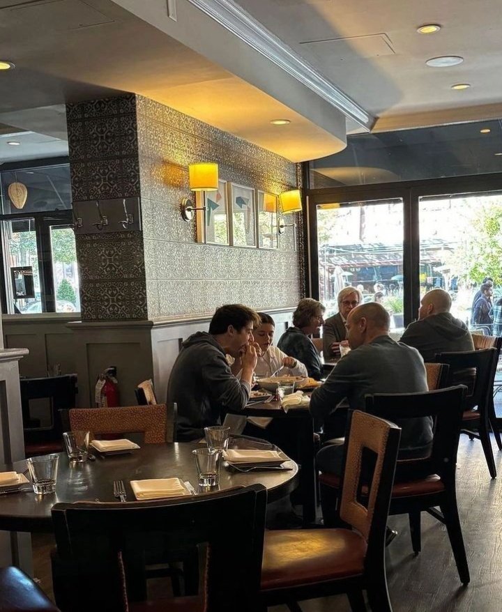 Noah Schnapp was spotted with Chloe and Mitchell in Boston