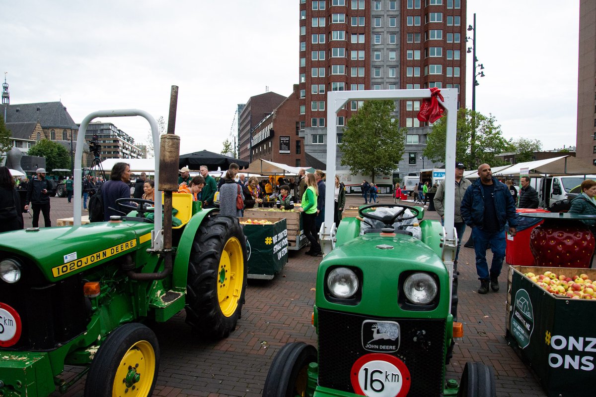 agractie's tweet photo. We kijken terug op een geslaagde #BoerBurgerBrunch vrijdag in #Rotterdam. Het was een positieve, verbindende dag met goede gesprekken tussen boer &amp; burger. Bedankt gemeente Rotterdam voor het gastvrije ontvangst en dank aan de honderd vrijwilligers en iedereen die bijdroeg! https://t.co/RDVWnLvvSG