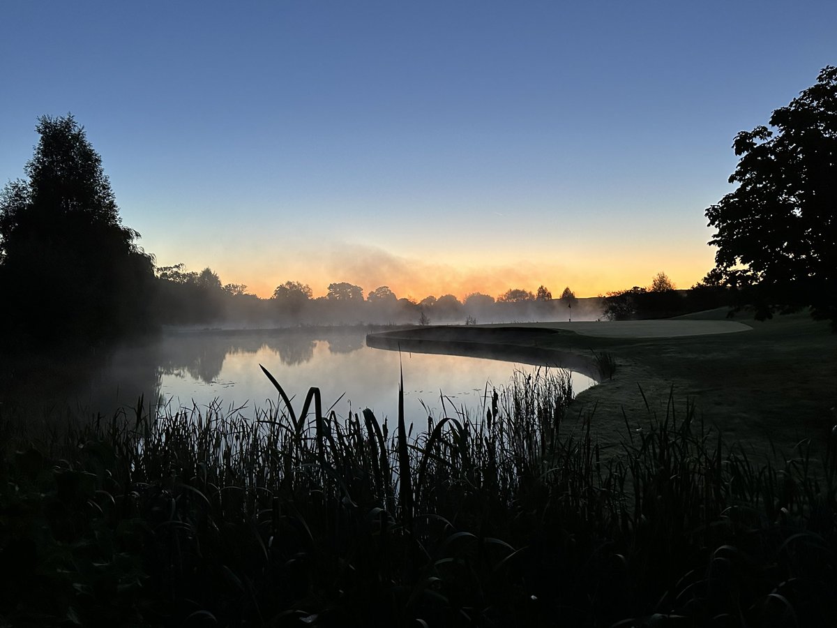 Beautiful start to the day 🌅🏌️‍♀️🏌️‍♂️⛳️