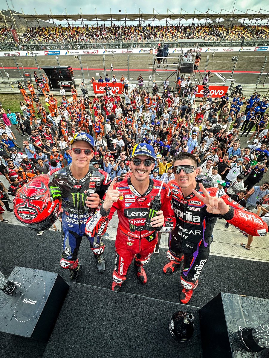 WHAT A RACE! 🤯

🥇 <a href="/PeccoBagnaia/">Pecco Bagnaia</a> 
🥈 Maverick Viñales
🥉 <a href="/FabioQ20/">fabio quartararo</a> 

#MotoGP