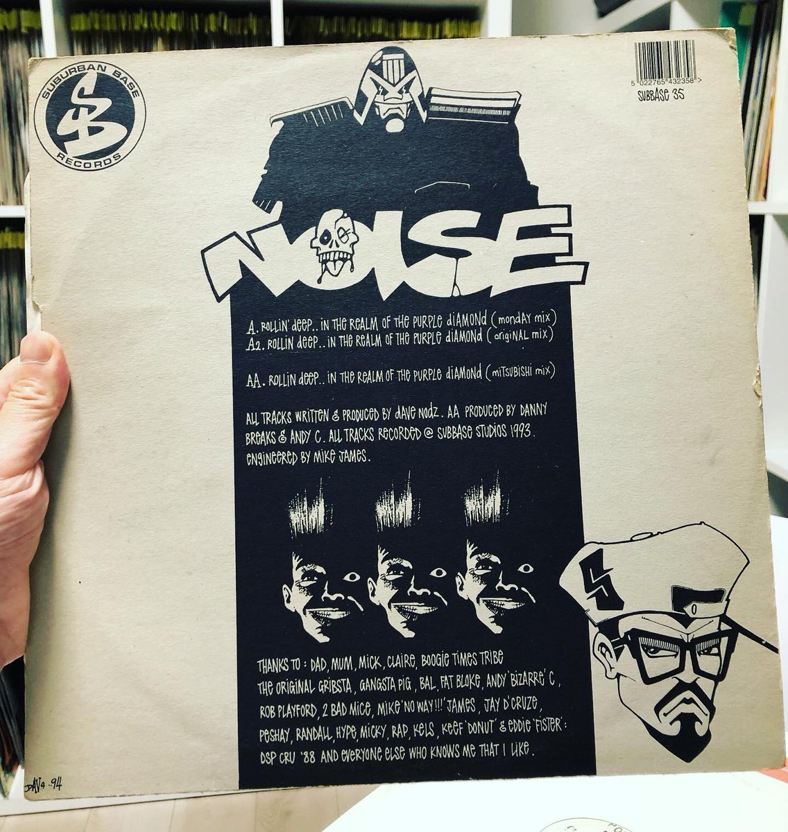 JUNGLER0CK's tweet image. まるでStussy！！
初期Suburban BaseのデザイナーDave Nodzのジャケット、レーベル デザイン🔥#Hardcore #SUBBASE #Jungle