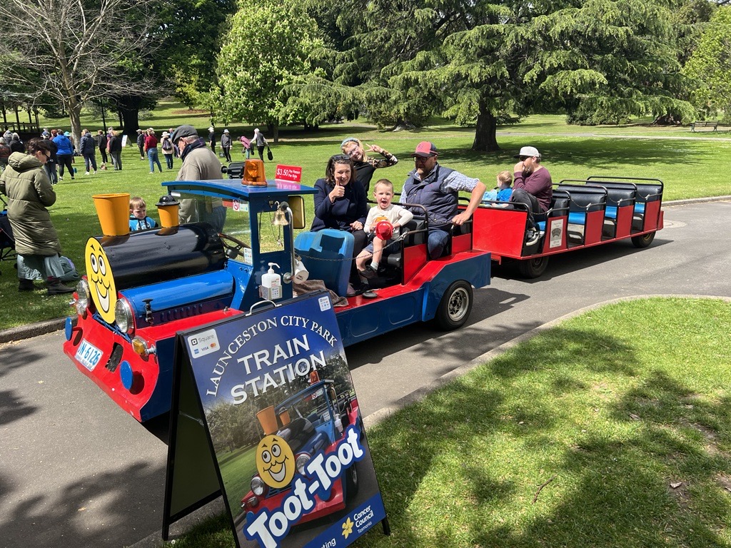 New $300,000 investment by the Tasmania Liberal Government for early intervention services for children at The Shepherd Centre in Northern Tassie. 🙌

<a href="/fergusonmichael/">Michael Ferguson</a>,Hon Guy Barnett MP,Minister for Disability Services,Jo Palmer MLC,Stephanie Cameron &amp; Bruce Cameron,<a href="/TasLiberal/">Tasmanian Liberals</a>.
