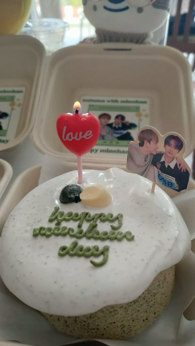 keyomipenn's tweet photo. #AutumnwithMC

Celebrating Minchan day with the Aussies 호주즈 라인 Bbokari is sooo cuteeee aaaahhhh 😍😍😍 https://t.co/5oCgsBR47C
