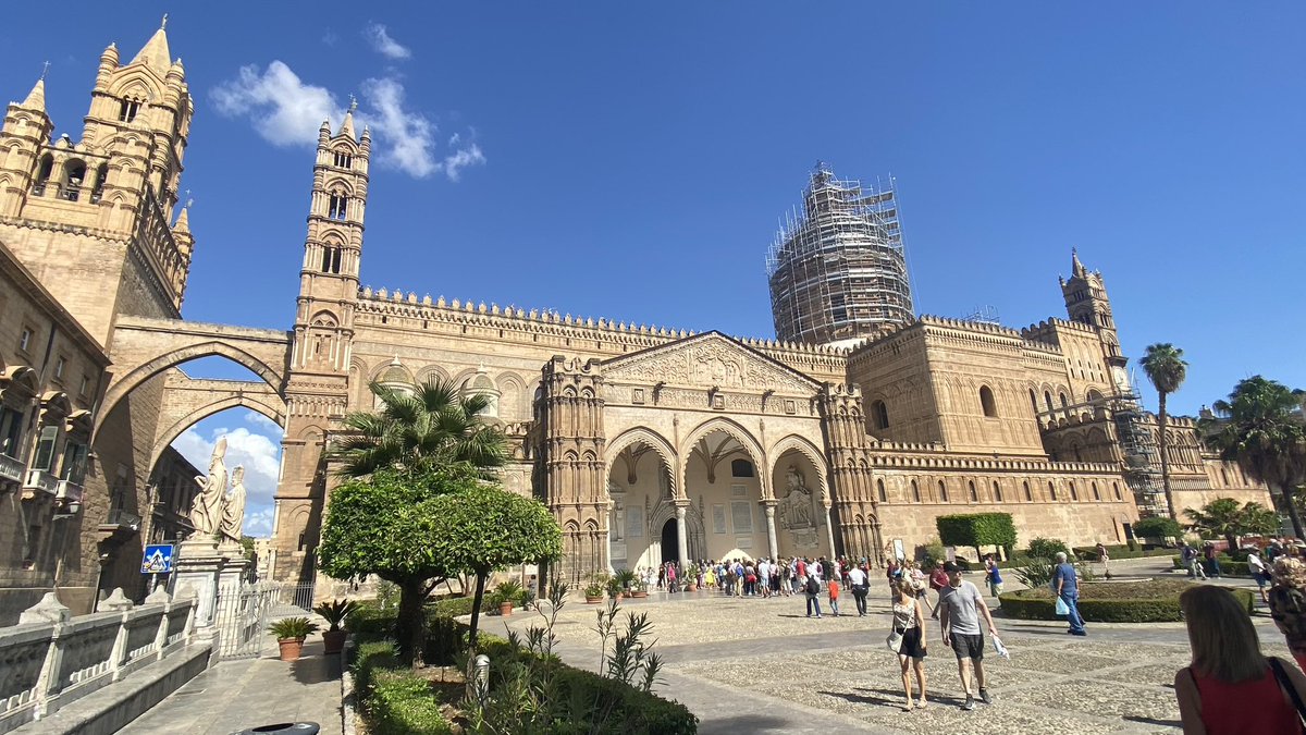 JRodesch's tweet photo. The Normans in #Sicily ? The Kingdom was founded in 1130 by Roger II, belonging to the Siculo-Norman family of Hauteville. During this period, Sicily was prosperous 🌞 and politically powerful, becoming one of the wealthiest states in all of 🇪🇺Europe. https://t.co/AZj4lbh799