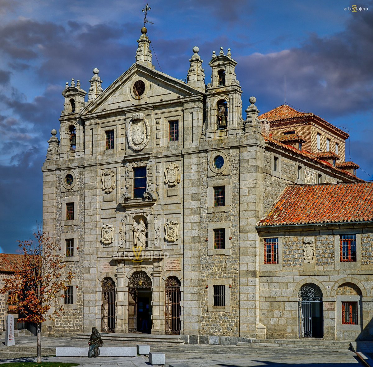 arteviajero_com's tweet photo. Convento de Santa Teresa, fundado el 15 de Octubre de 1636, es una de las joyas arquitectónicas de estilo barroco que encontramos en la ciudad de #Ávila
#BuenosDias #FelizDomingo https://t.co/1Byu1HmxOq