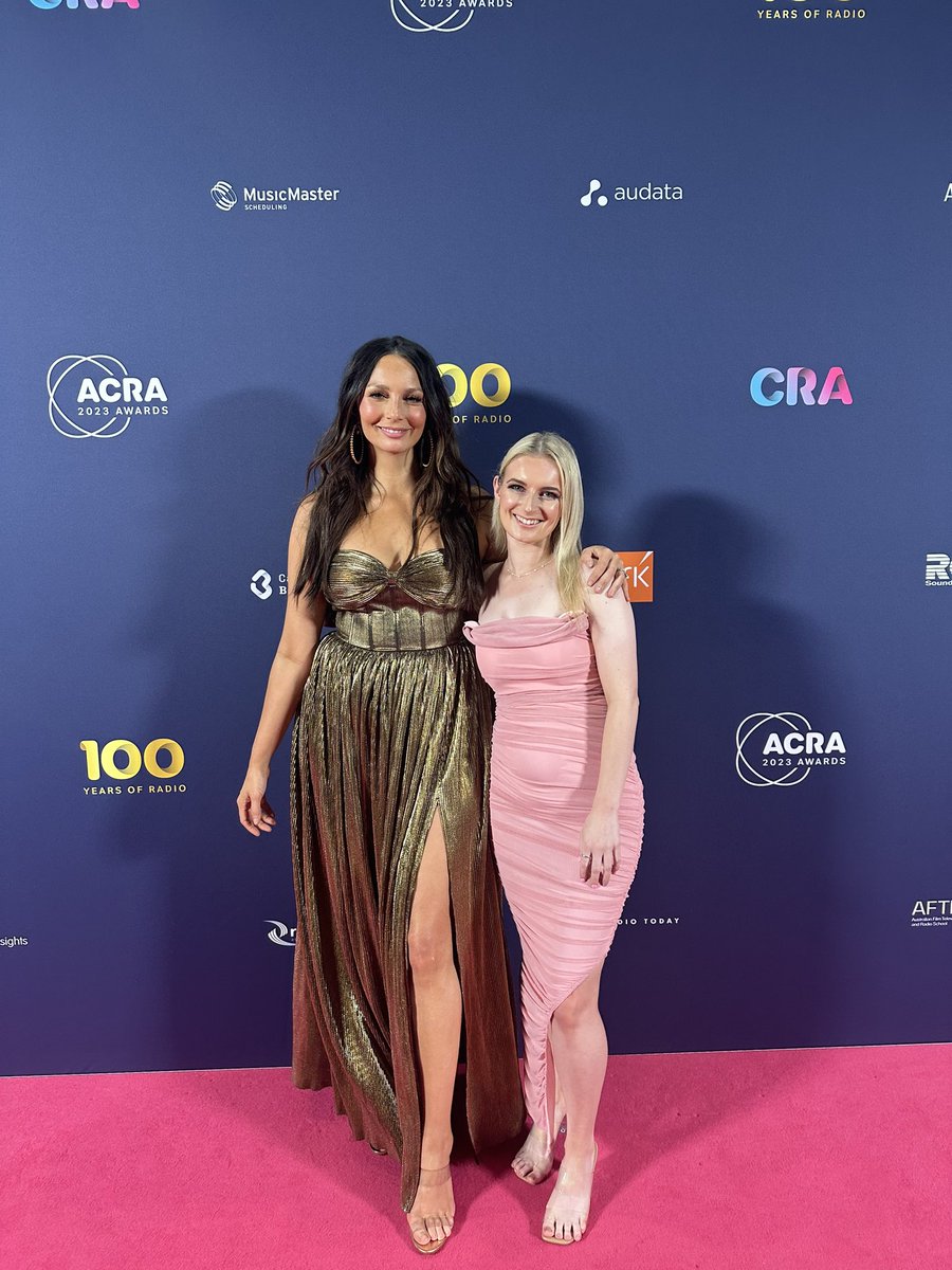 XHSMGX's tweet photo. Reunited with my Aussie pop queen @TheRickiLee 💕#Acras https://t.co/wHQmmQac1g