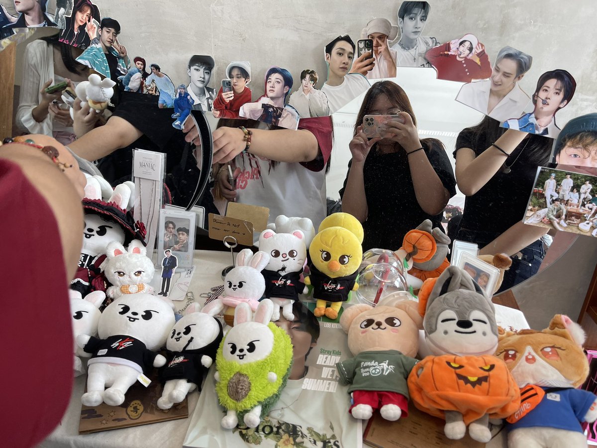 Sueeeeeeeeq's tweet photo. 찬이 리노 생일 축하해🐺🐰 #AutumnWithMC https://t.co/NGDp7wG5eW