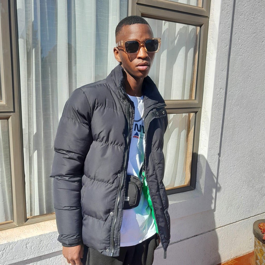 sing_hubent's tweet image. SHE presents 

The birthday boy himself Skyzo LxFlxme 🔥🇿🇦
A rapper/producer/photographer/painting artist born in Southern Africa In the Northern cape province in Kuruman 🔥❤️🙏We wish you lots of love and more success 🙏🙏