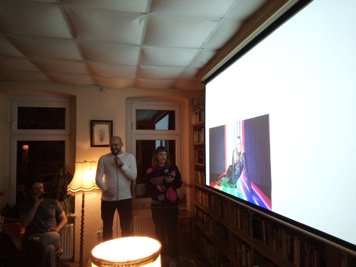 KaffeeSatz_C's tweet photo. Einen lieben Dank an die vielen tollen Menschen, die unser zweites #pptkaraoke besucht und bereichert haben 😘
Mehr tolle Events auf https://t.co/SIDi8s7CP8
#PPTKO #learning #infotainment #powerpointpresentation #improvement #kaffeesatz #chemnitz #chemnitz2025 https://t.co/HdeHtOM7wH