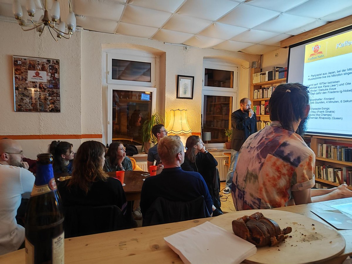 KaffeeSatz_C's tweet photo. Einen lieben Dank an die vielen tollen Menschen, die unser zweites #pptkaraoke besucht und bereichert haben 😘
Mehr tolle Events auf https://t.co/SIDi8s7CP8
#PPTKO #learning #infotainment #powerpointpresentation #improvement #kaffeesatz #chemnitz #chemnitz2025 https://t.co/HdeHtOM7wH
