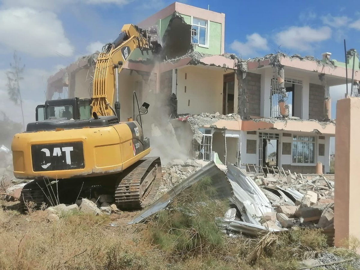 More than 300 families in Athi River have been left homeless after their houses were demolished by authorities following a court order.
#AthiRiver #Kuria #Ruto #Hamas #BrianMwenda #WavinyaNdeti #Bella #China #Nantes #Merucounty #ManchesterUnited #Swastika #Akbar #Rubis #NoBraDay