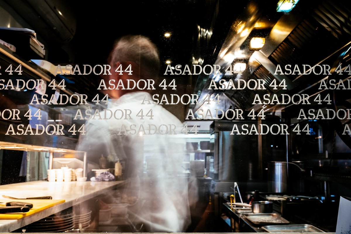 Couple of cancellations for lunch today, open from 12 noon with kitchen last orders at 4pm.  Book via link👇
Children's menu, Sunday roast and a la carte menu all available.....
grupo44.co.uk/asador44/