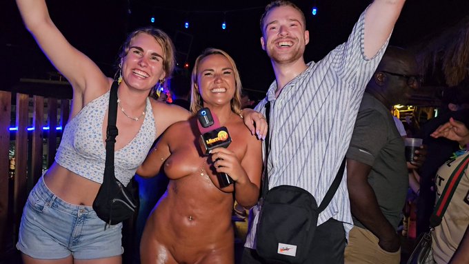 Another fantastic live #doyoudare show @miamitv Goodnight! https://t.co/2PcQNGOiKV #jennyscordamaglia<a href="/tag/doyoudare"class="tags">#doyoudare</a><a class="tags" target="_blank" title="On Twitter" href="/?out=eyJ0eXAiOiJKV1QiLCJhbGciOiJIUzUxMiJ9.eyJpYXQiOjE3MjA3NTU2NzIsImlzcyI6InR3cG9ybnN0YXJzLmNvbSIsIm5iZiI6MTcyMDc1NTY3MiwiZXhwIjoxNzUyMjkxNjcyLCJyZWRpcmVjdF91cmwiOiJodHRwczovL3R3aXR0ZXIuY29tL21pYW1pdHYifQ.ik9RnyfjZRTBsKDOHv-G7yZo1VgulcNW4cFspKnAQRoTiODFWD9Hf3cCtXqfyGVLlWOIEUFegyCra2hMx2TI3A">@miamitv</a><a href="/tag/jennyscordamaglia"class="tags"><span>#jennyscordamaglia</span></a>