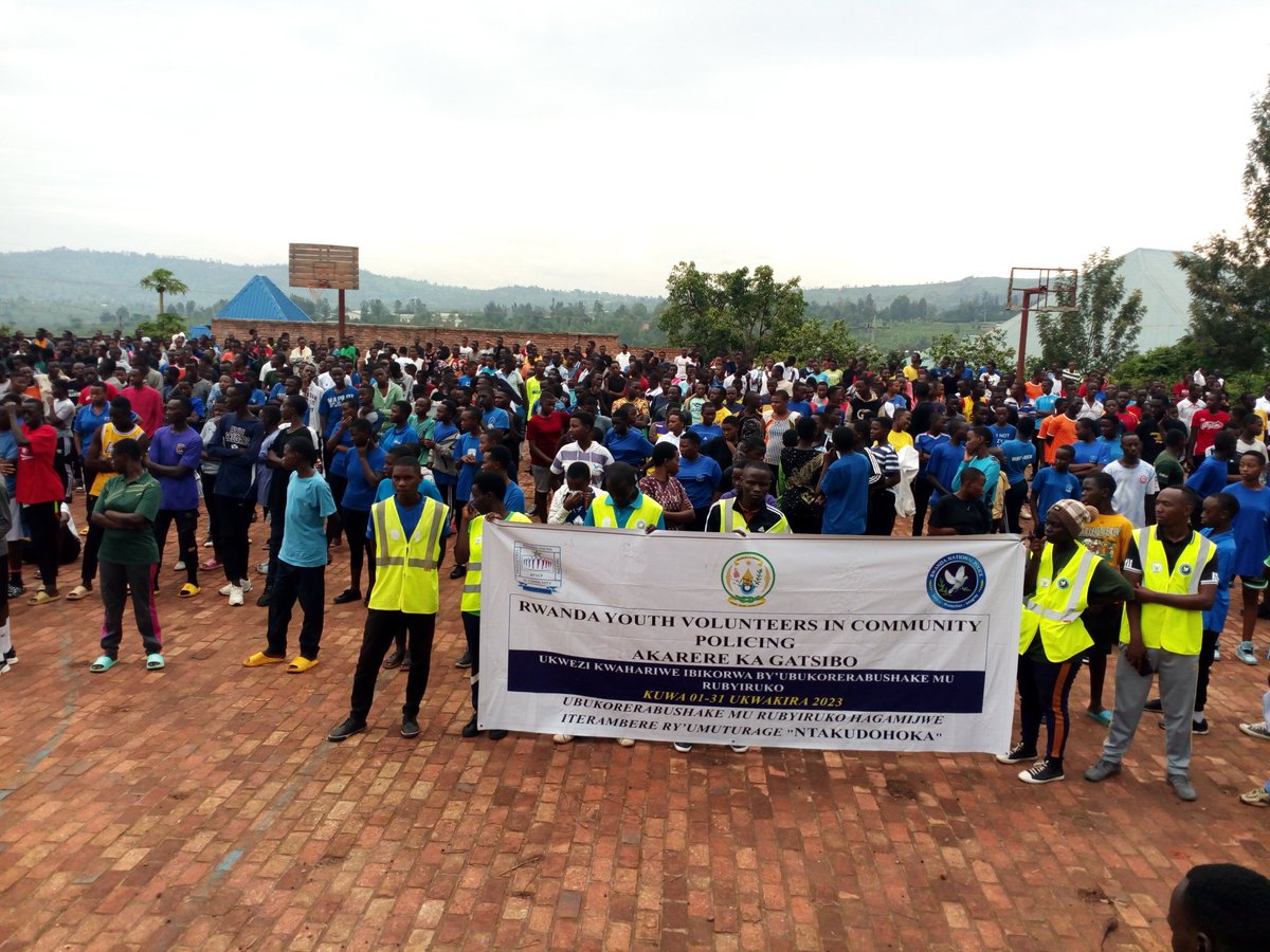 Umuyobozi wa RYVCP <a href="/NgaramaSectorR/">Ngarama Sector/GATSIBO</a>  Niyibizi  viateur na bagenzi be  batanze ikiganiro k'umuco w'ubukorerabushake mu rubyiruko hagamijwe iterambere ry'umuturage  muri gahunda y'ukwezi kwahariwe ibikorwa by'ubukorerabushake mu rubyiruko.
<a href="/GatsiboDistrict/">Gatsibo District</a> 
<a href="/Rwandapolice/">Rwanda National Police</a>