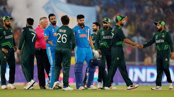 MuznaEbrahim's tweet photo. “A collapse that only team Pakistan can manufacture”- we all heard the commentator say it! What a prophecy. #PAKvIND https://t.co/9a35UaReib