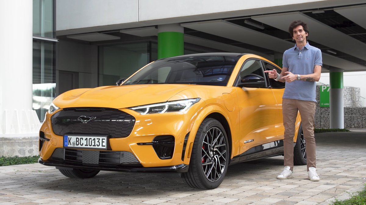 CCubicos's tweet image. Este es el primer coche homologado en 🇪🇸 para conducirlo sin manos y Borja se ha subido en él. Es el @FordSpain Mustang Mach-e, el SUV eléctrico ⚡️de la firma americana. ¿Qué le habrá parecido? 🤔

¡Vamos a verlo! 🎥

@puntalproduc @antena3com @CristinadelRey #CCubicos339
