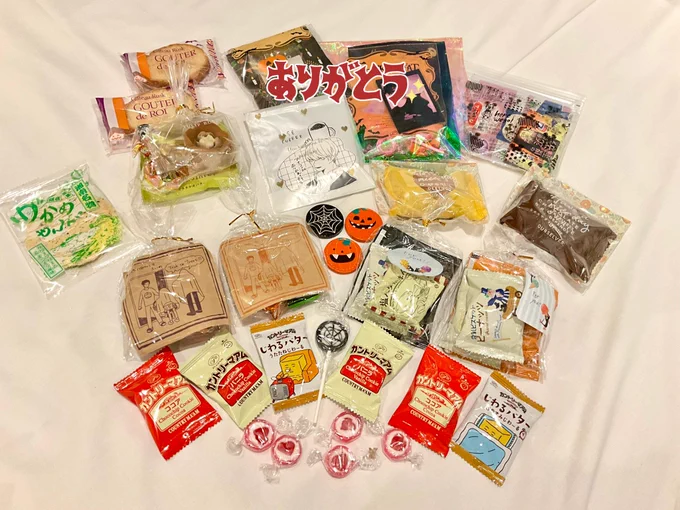 ハロウィンが近いのもあってかたくさんお菓子とかいただきました ありがとうございます 