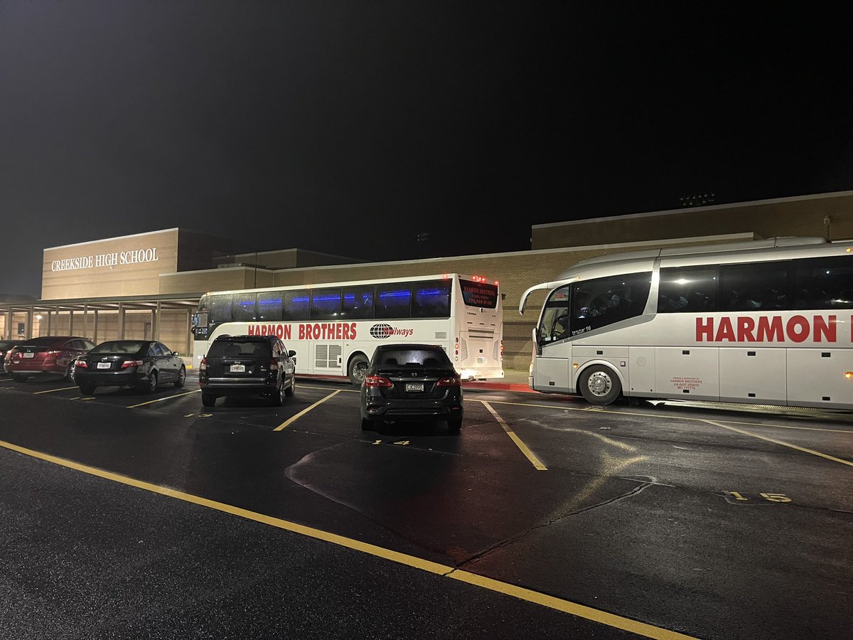 CreeksideHSBand's tweet image. The 🆘 has returned safely from Tennessee State University’s Homecoming. Our student musicians were phenomenal performing in front of thousands &amp;amp; enjoyed VIP treatment with both college bands! 

Here’s a few pics and snippet of our performance for TSU’s president 🎶

#TribePRIDE