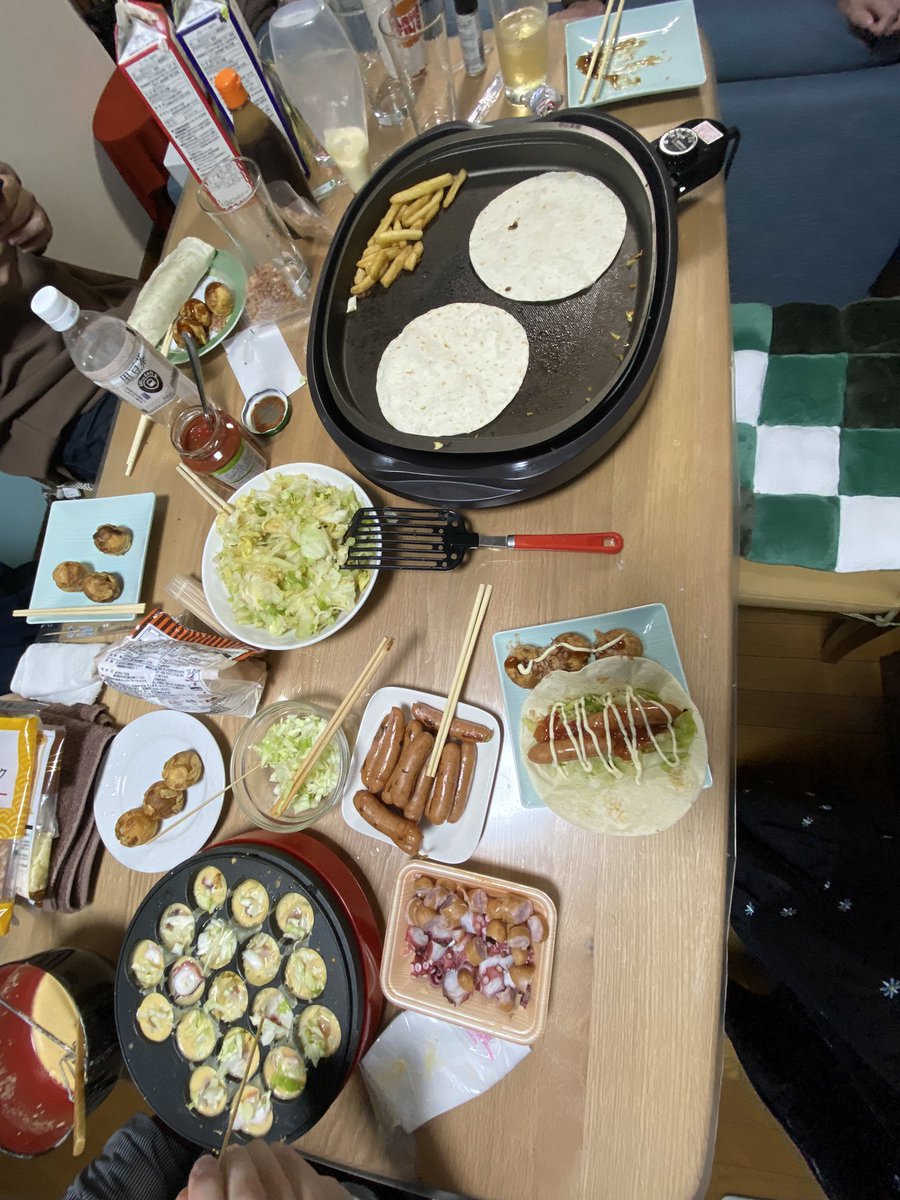 remansosan's tweet photo. キャベツ焼いた瞬間鳳の匂いに包まれた https://t.co/2r68FFUvaL