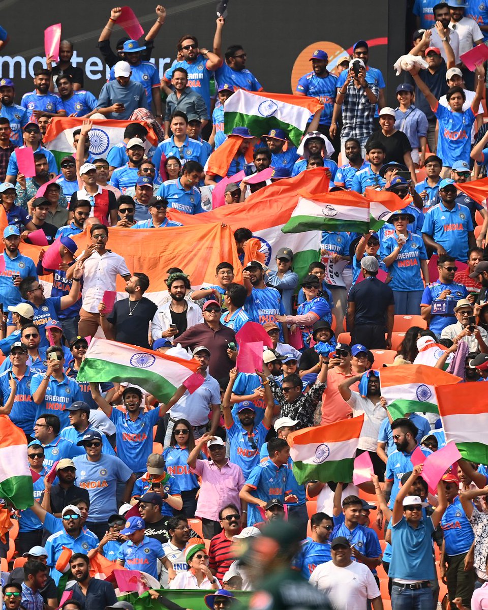 ICC's tweet photo. The crowd worthy of a cricketing spectacle 😍

#CWC23 | #INDvPAK https://t.co/9CCPeWkm28