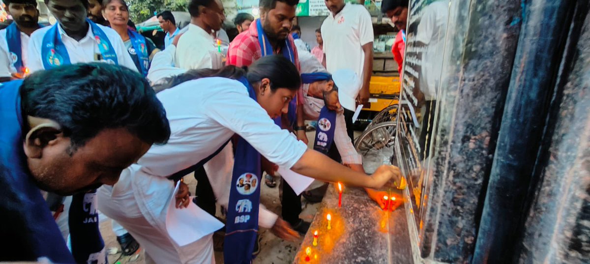 UshaDasari3's tweet photo. Group 2, డీఎస్సీ అభ్యర్థి ప్రవళిక ఆత్మహత్యకు తెలంగాణ ప్రభుత్వం బాధ్యత వహించాలని కొవ్వొత్తులతో నిన్న పెద్దపల్లిలో నివాళులర్పించడం జరిగింది. #BRSfailedTelangana #nosuicides #DethroneBRS https://t.co/GvxowynnDX