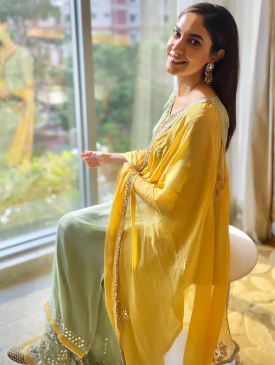RituVarmaFP's tweet photo. Yel-Love @riturv ✨💛 https://t.co/hG86X3tL1G