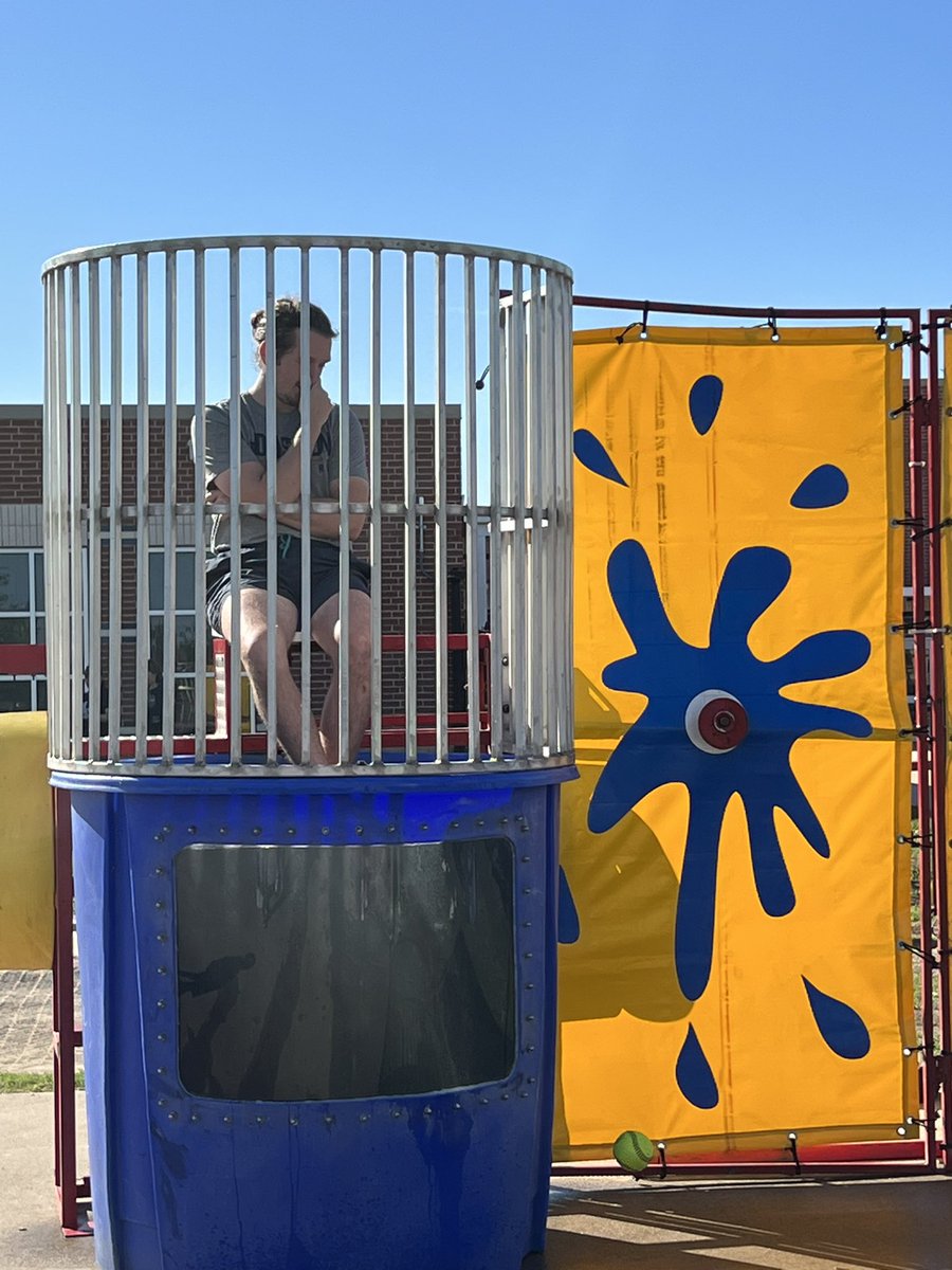 Ledezma1107's tweet photo. Good times at the @EmeryElementary Fall Carnival! https://t.co/G3X8BOrxDL