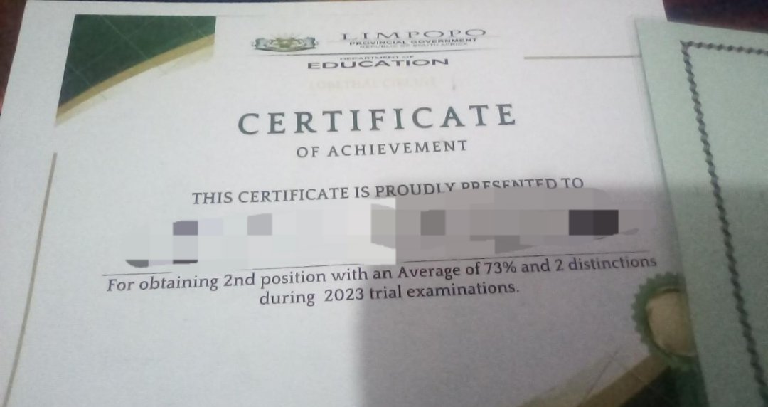 NjabuloNkabin15's tweet photo. Congratulations! 🎊🎊🎉 Grade 12 Limpopo Online Learner got second position Term 3 with 73% average and 2 distinctions 🕺🏽😍❤ @Ingcwedi Tutoring
#ABAPHASEABAFUNDI
#RevisionClasses
#finalpush
#term4 https://t.co/8yumTZD7CU