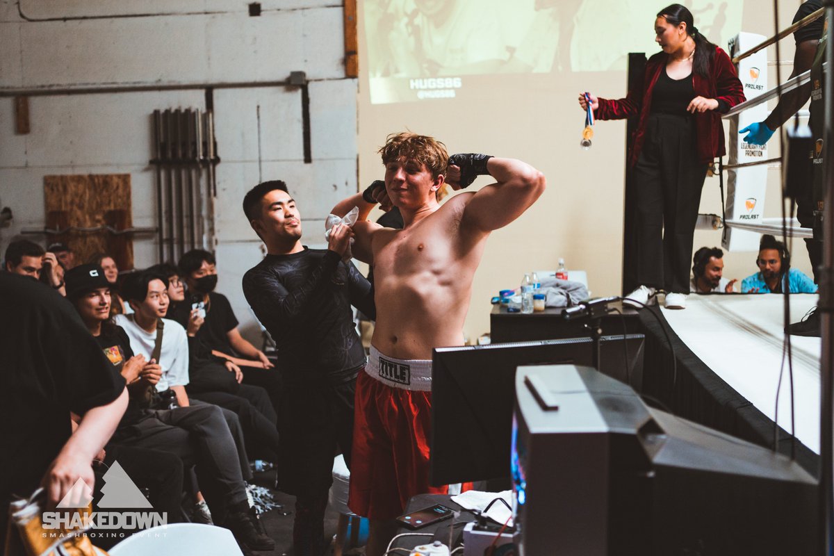 Vincessant_'s tweet photo. Can’t believe that we actually made smashboxing happen https://t.co/dnndqKRYRi