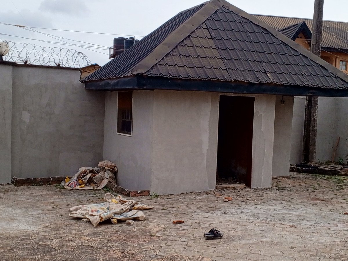 OfficialMudiah's tweet photo. Cement screeding https://t.co/IQCsnKgrrn