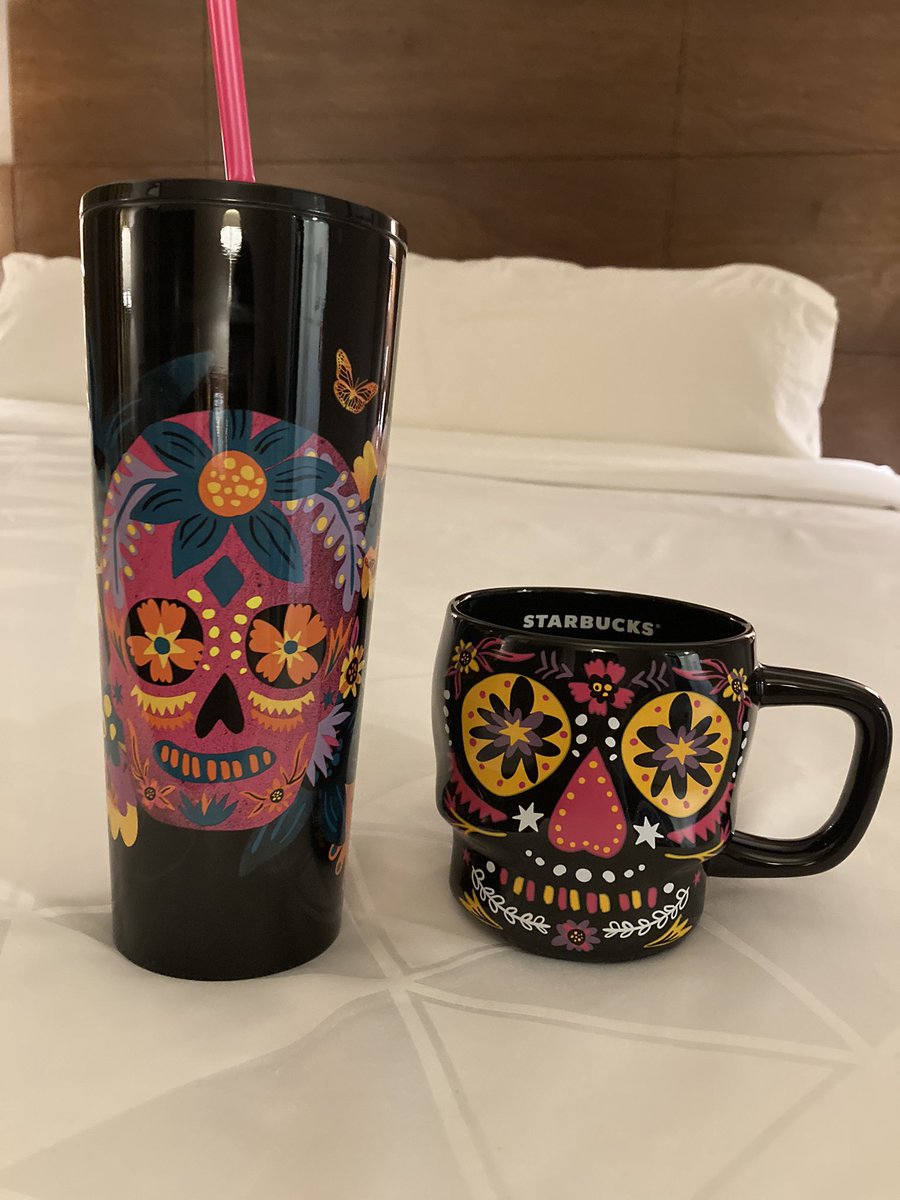 JuggyMi's tweet photo. メキシコのスタバで衝動買い
レアですかねー？
持って帰るのにストロー���れた… https://t.co/ZQUUqcn3ef