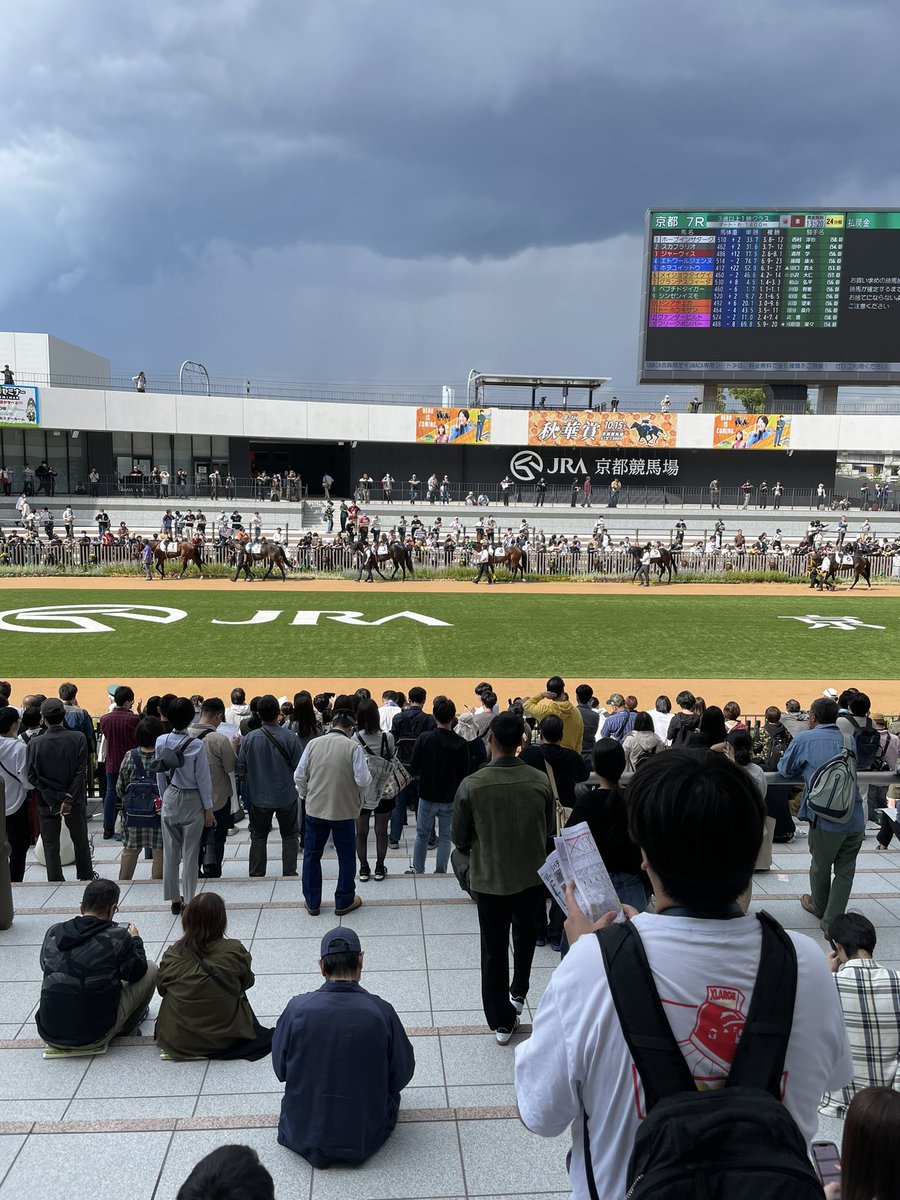 anasaburo's tweet photo. 新しくなってはじめての京都競馬場に来ました
馬券も買いました https://t.co/YMV7O0YsdT