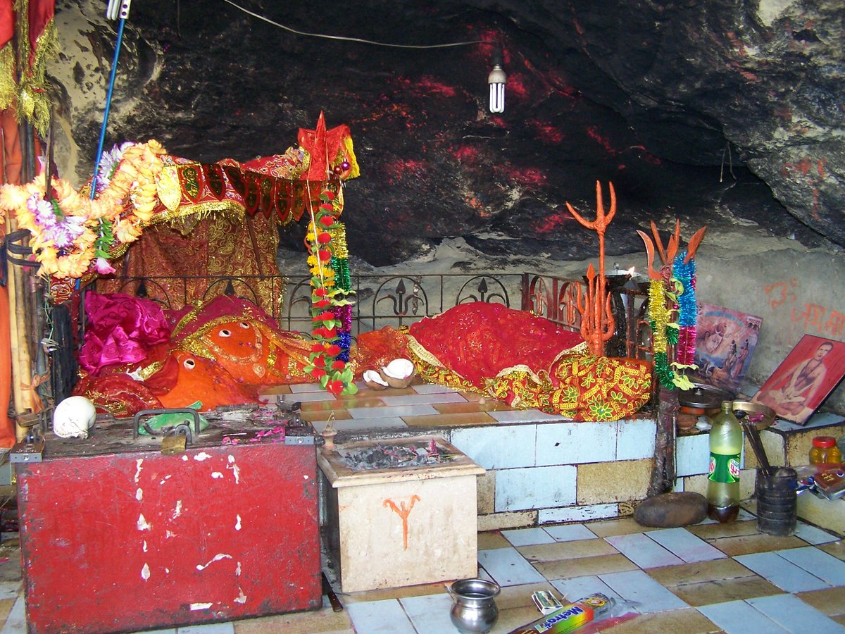 DanishKaneria61's tweet photo. Navratri greetings to everyone. The coming days are about devoting ourselves to the worship of Jagat Janani Maa Jagdamba. 

May her blessings give us strength &amp; always protect us from evil. https://t.co/kRBvWJI2lL