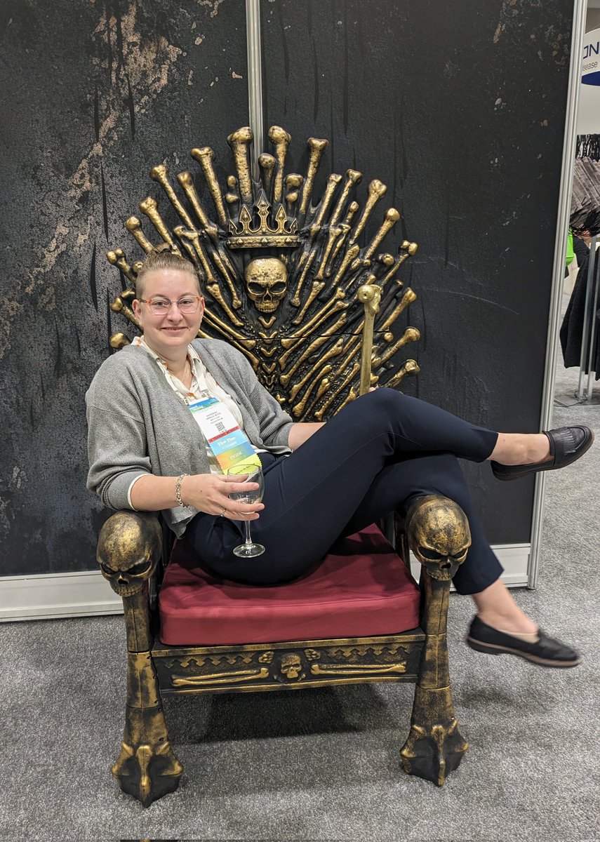 Trying out the #bonethrone at <a href="/ASBMR/">ASBMR</a> 👑 #ASBMR2023