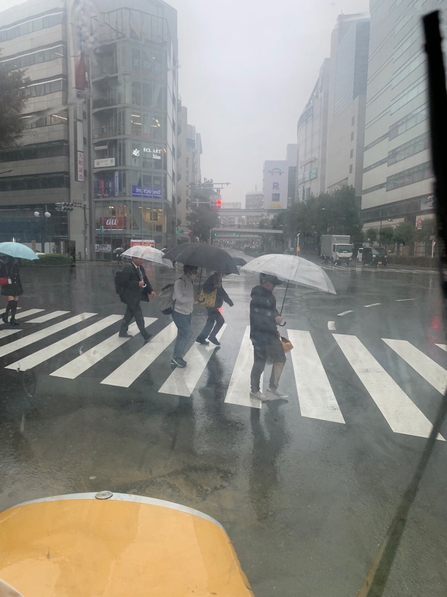 davincisweets's tweet photo. じつは、この車10年以上活躍してくれて、今日が最後なんだよね。
悲しみの雨かな？

#クレープ #立川 #ダヴィンチスイーツ #移動販売車 #スイーツ #キッチンカー https://t.co/IncaSnMMMp