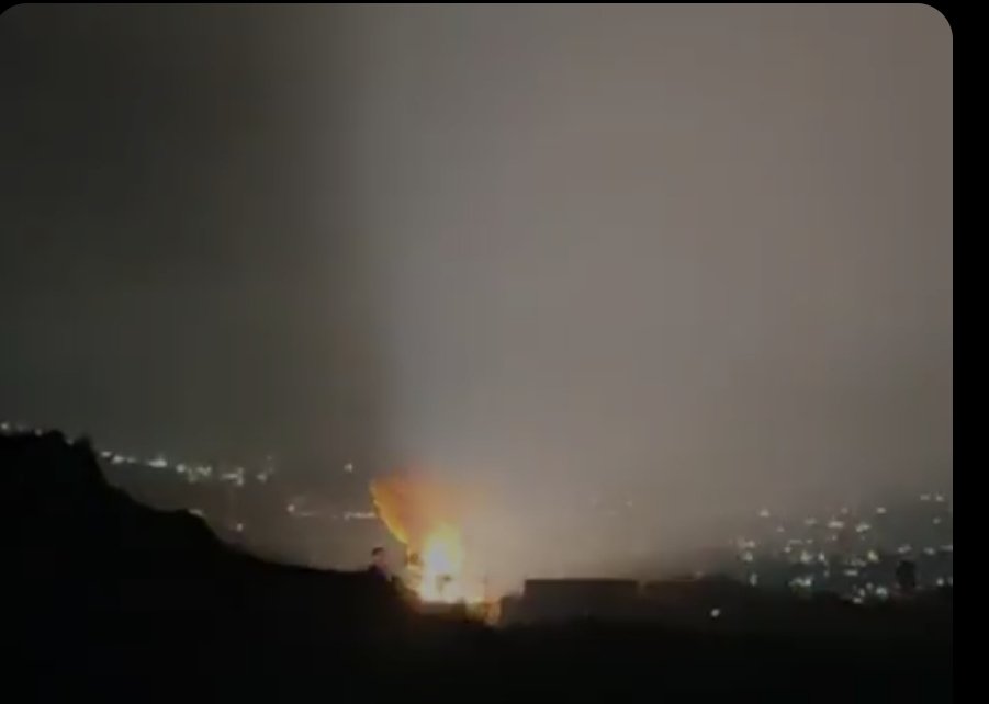 ParqueCaiza's tweet image. #14Oct | MIRANDA #SinLuz por explosión transformador estación MARICHE, mantiene a más de 15mil familias sin servicio eléctrico desde 11:27pm #Mariche #Dolorita y @ParqueCaiza  @CorpoelecInfo @ChuoTorrealba @NestorLReverol @NicolasMaduro @ReporteYa